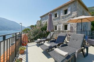 Mediterranean Holiday House & Apartments - Kotor - 1