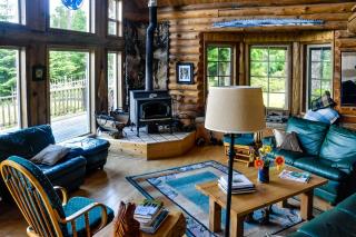 Log Home on Lopez-Spencer Spit - Port Stanley - 8