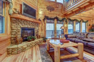 Bearfoot Retreat - Waldens Creek - 5