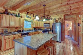Bearfoot Retreat - Waldens Creek - 3