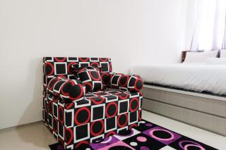 Modern City View Studio Apartment at Tuscany Residences By Travelio - 9