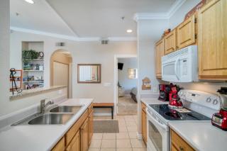Pristine Top Floor Condo With Access To Clubhouse & Pools - Phoenix - 7