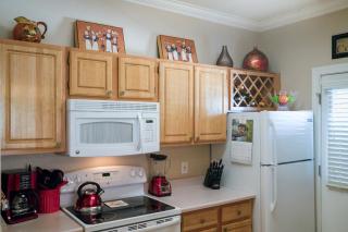 Pristine Top Floor Condo With Access To Clubhouse & Pools - Phoenix - 3