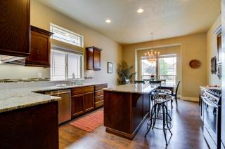 Sunglow Townhouse - 8
