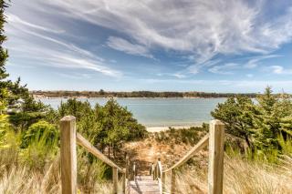 Riverfront Estate - 8