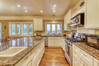 6 Bed 4 Bath Vacation home in Eastsound - Eastsound - 1