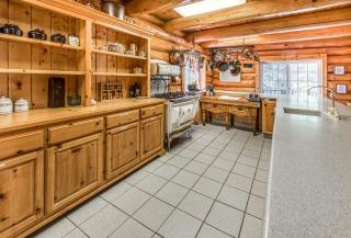 Vienna Villa - 3 Bed 3 Bath Vacation home in Shaver Lake - Shaver Lake - 2