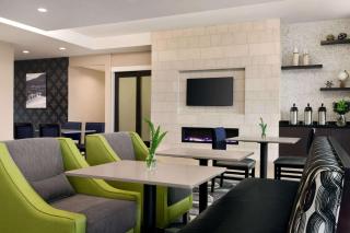 La Quinta Inn & Suites by Wyndham Burlington - Burlington - 5