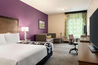 La Quinta Inn & Suites by Wyndham Burlington - Burlington - 3