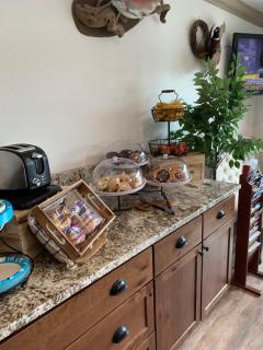 Hotchkiss Inn Motel - 3