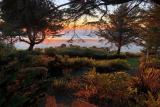 Whispering Seas with Hot Tub! - Newport - 7