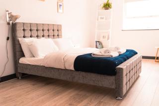 The Sunset Apartment - Margate Beach - By Goldex Coastal Breaks - 7