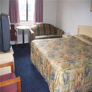 Crown Lodge Motel - 7