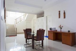 RedDoorz Plus near Siloam Karawaci - 3