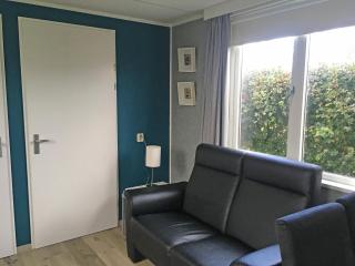 Chalet Boerennest - Heerlijk chalet met overkapt terras en 3 slaapkamers - max 5 pers - 3 km van Noordzee - locatie op camping Moorhoek 10 - Rockanje - 7