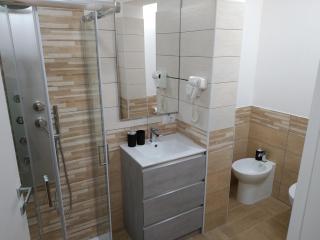 ORISTANO CAMERA BLU max 2 pers, BAGNO E USO CUCINA - Oristano - 6