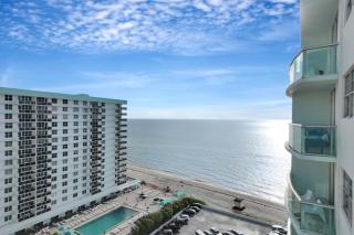THE TIDES 1bedroom apt 15th floor WE ARE ON THE BEACH! - 9