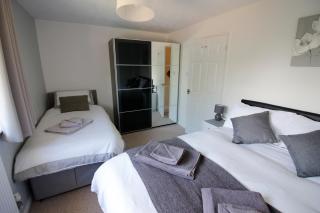 Hinckley Home Sleeps 5 Complete House - Leicester - 2
