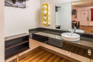 Motel 6-Arlington, TX - UTA - Arlington - 2