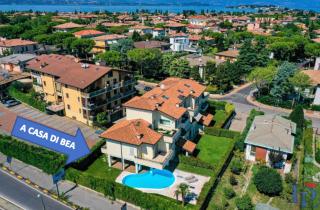 DesenzanoLoft Official Partner MARRIOTT Homes & Villas - Bea House, Sirmione with Private Garden and share Pool - Sirmione - 7