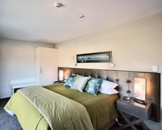 The St James Premium Accommodation - 9