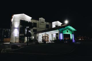 All Seasons Inn & Suites - 9
