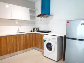 5-Star Apartment + Infinity Pool, 4 pax, 1 min to Jaya One - 6