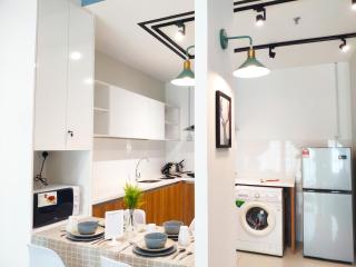 5-Star Apartment + Infinity Pool, 4 pax, 1 min to Jaya One - 1
