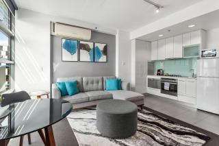 Docklands Private Collection - City Harbour Apartments - 3