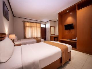 Yulia Beach Inn Kuta - 6