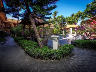 Yulia Beach Inn Kuta - 9