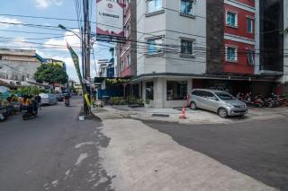 RedDoorz Plus near Mangga Besar Station 2 - Yakarta - 9