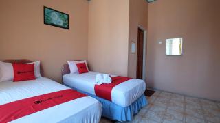 RedDoorz near Mangrove Forest Kupang - Kupang - 0