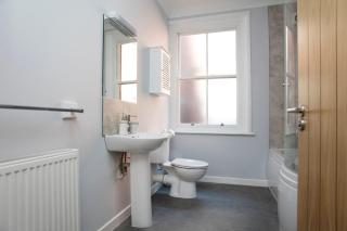 Reggies Hideaway - 5