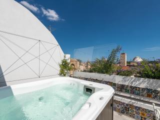 "Bea's Terrace" - Private Jacuzzi and panoramic rooftop in the City Centre - 7