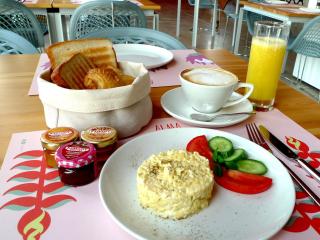 Bossa Nova Beirut Hotel - Beirut - 9