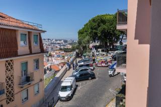 LovelyStay - Sunshine Residence in the Heart of Graça - Lisbona - 0