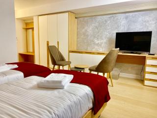 Hotel Adore - Romanel - 1