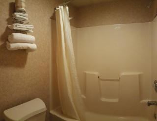 Atrium Inn & Suites - 9
