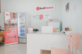Reddoorz Plus @ Karet Pedurenan 3 - 5