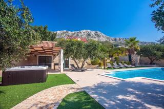 Villa Paula with 7 bedrooms, heated 36sqm private pool, Jacuzzi, Gym and sea views - Kaštela - 5