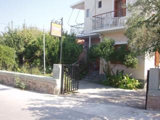 Eleni Studios & Apartments - 0