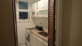 Excelente departamento con balcón a la calle sobre avenida - 3