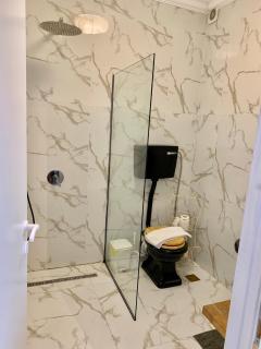 Shantell Luxury Apartment - 5