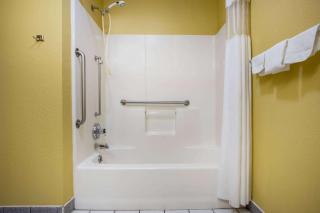 Super 8 by Wyndham Crawfordsville - 5