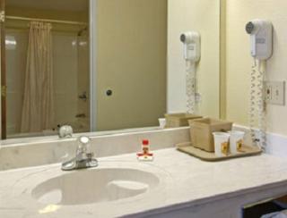 Super 8 by Wyndham Burleson Fort Worth Area - Burleson - 4