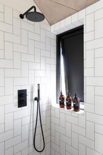 Luxury house, Golden Circle getaway - Private hot tub and sauna - 2