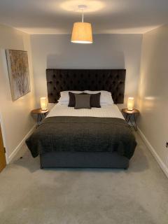 Three Bedroom Townhouse with Parking - 9