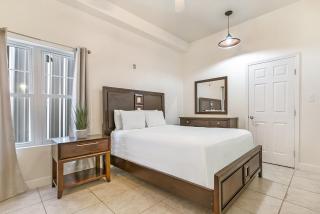 Modern 4BR City Condo 5min drive to FQ - New Orleans - 4