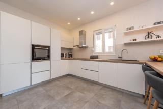 Angela Luxury Apartment II - 3